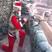 ABD ASKERLERİ YILBAŞINDA NOEL BABA KIYAFETİYLE SİVİLLERE ATEŞ ETTİLER.